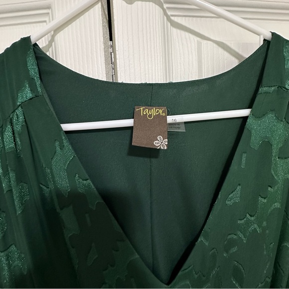 Emerald Green Long Sleeve Holiday Dress - Taylor, Size 16 - Picture 3 of 3
